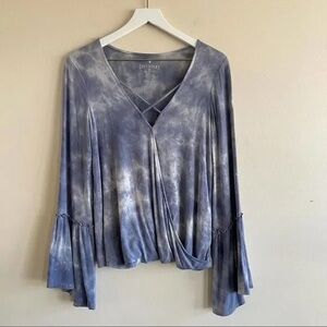 American Eagle Blue Tie Dye Bell Sleeve Surplice Blouse Cage V Neck Size XS